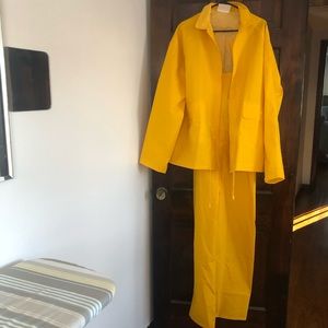 NWOT men’s rain suit